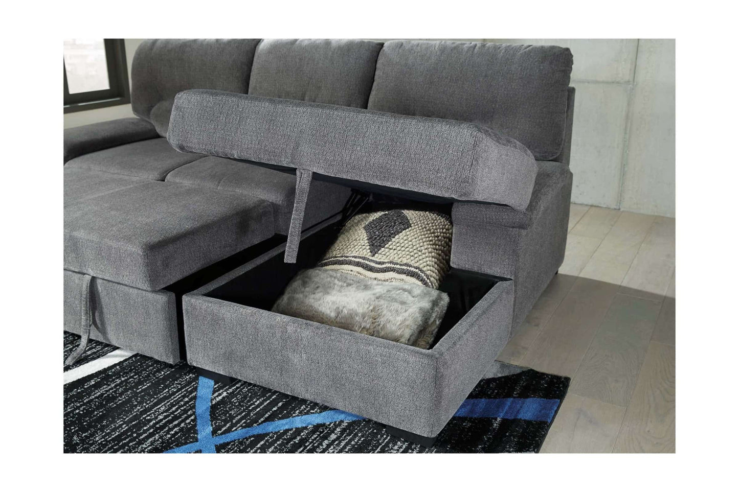 Yantis Auburn Sectional Sofa with Right-Arm Facing Chaise by Signature Design